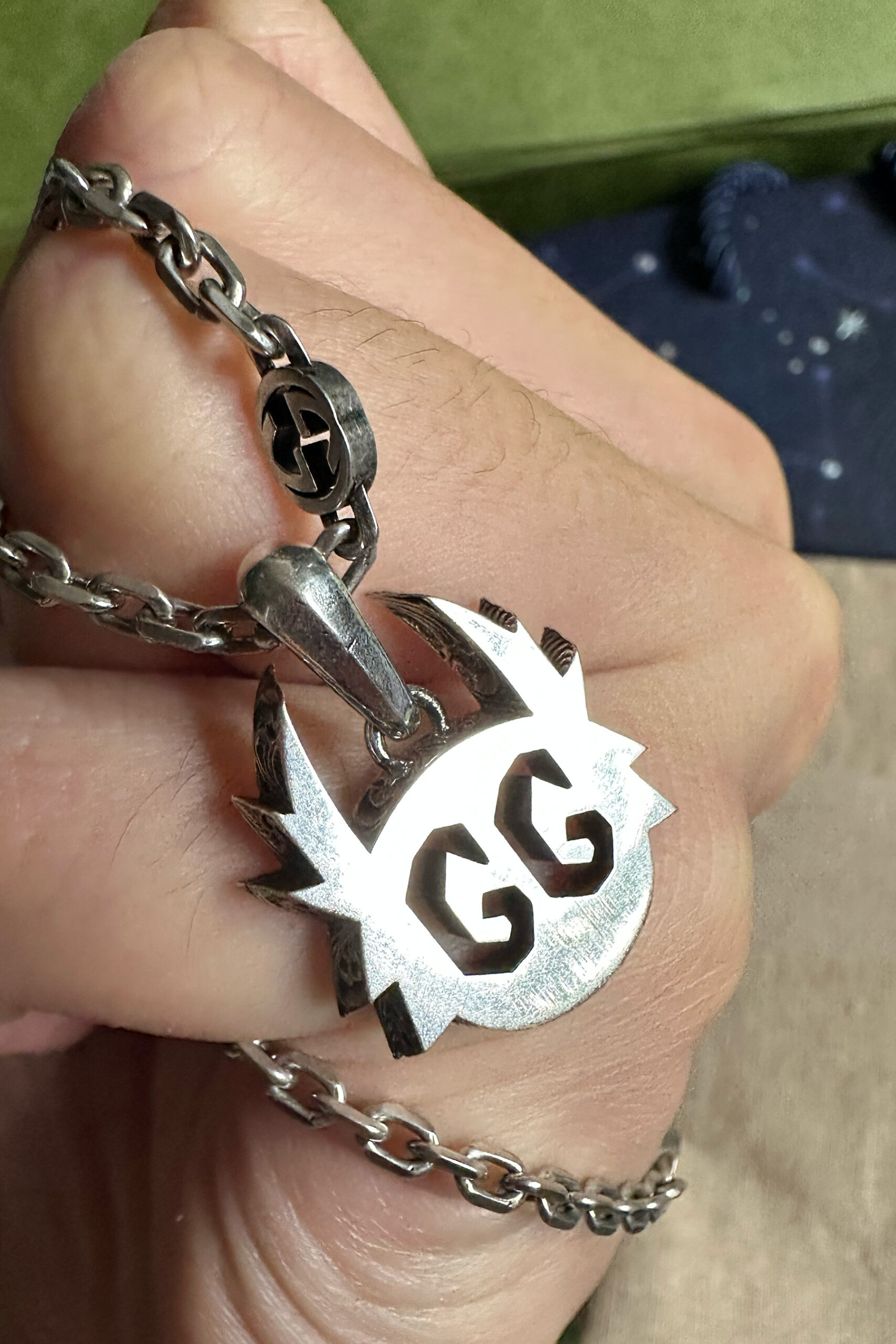 Gucci_KodaPendant_photo_hand